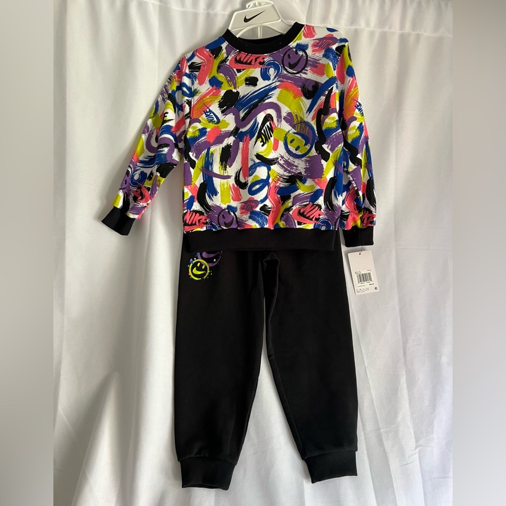 NIKE Boys 2 Piece Set Smiley Size 7